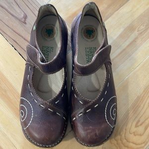 El Naturalista Mary Janes size 41